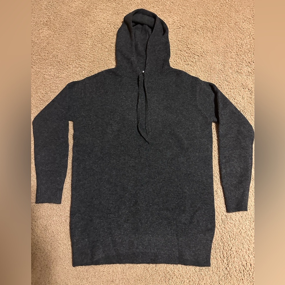 Women’s Uniqlo tunic sweater
